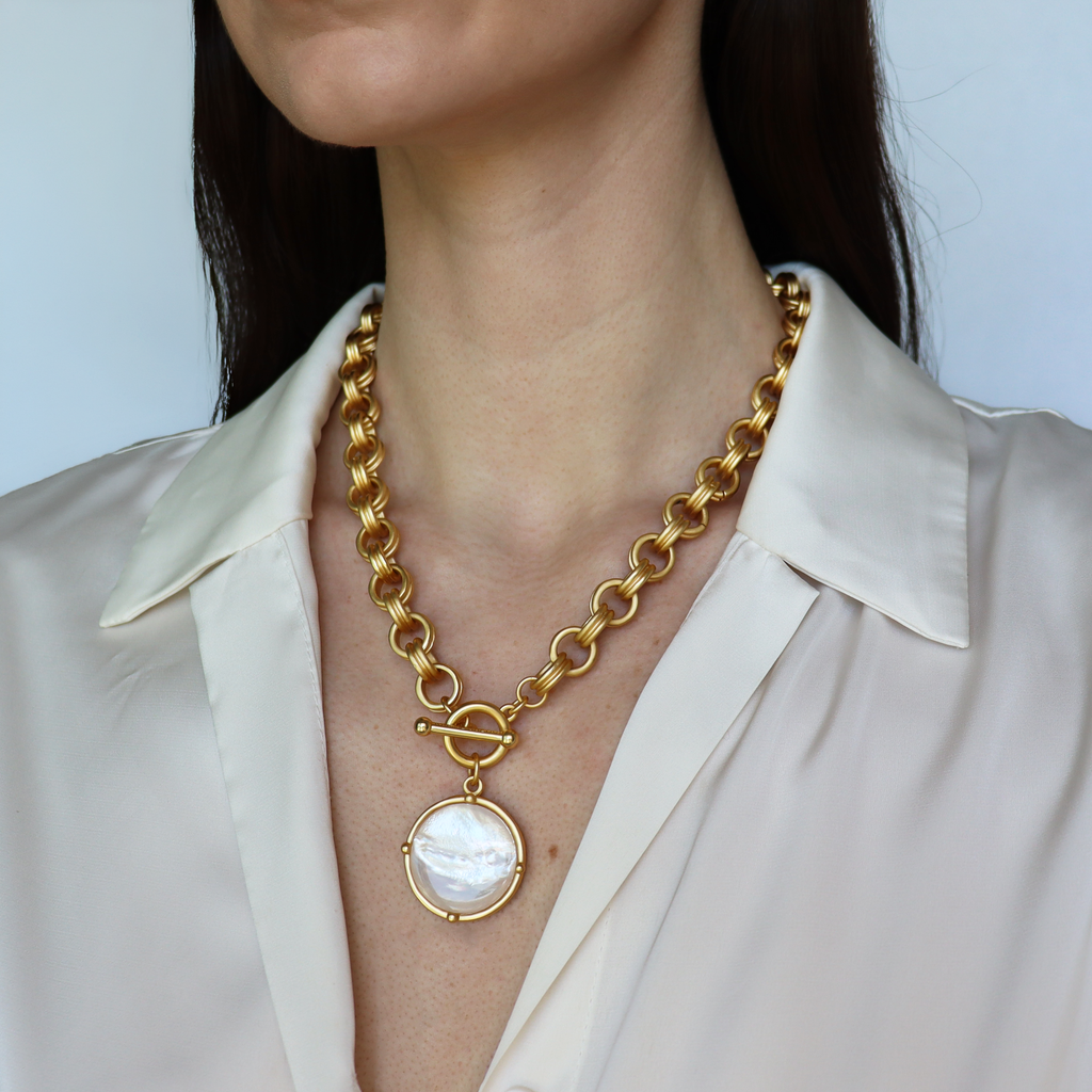 Cabochon Pendant Necklace - 24k Gold Plated: Mother of Pearl